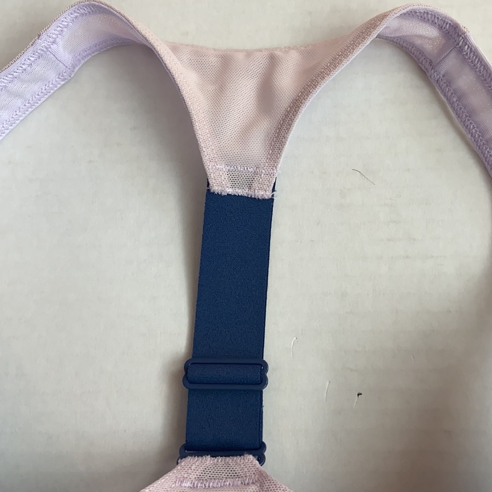 NWT ADIDAS Ladies Size 32A Bathing Suit Top Only. No Bottoms. Machine Wash. - Picture 7 of 8